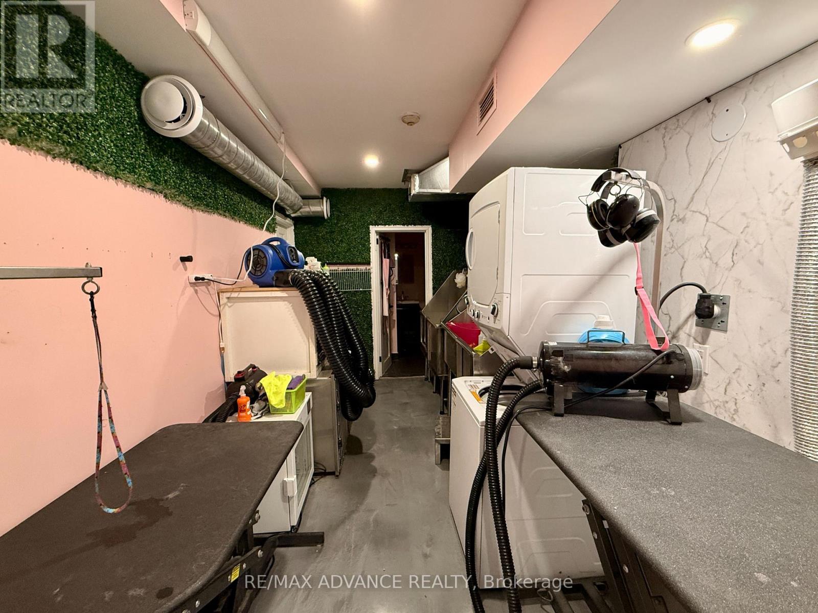Bsmt - 642 Queen Street W Property Photo 8