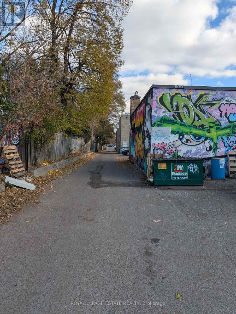 804 Eglinton Avenue E Property Photo 10