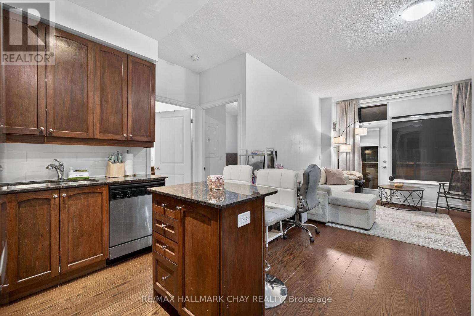 108 - 701 Sheppard Avenue W Property Photo 3