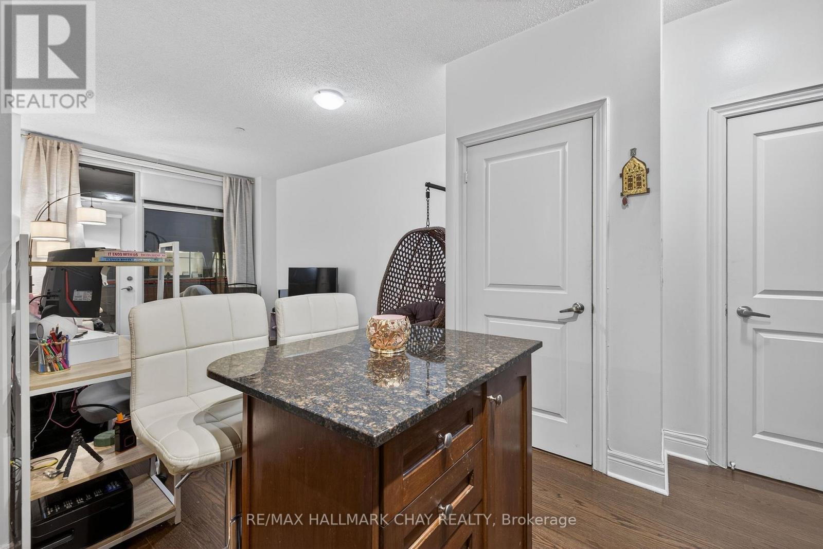 108 - 701 Sheppard Avenue W Property Photo 4