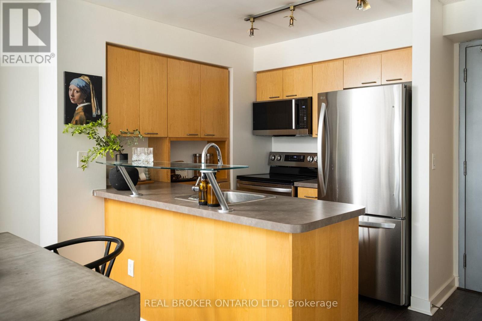 1416 - 255 Richmond Street E Property Photo 7