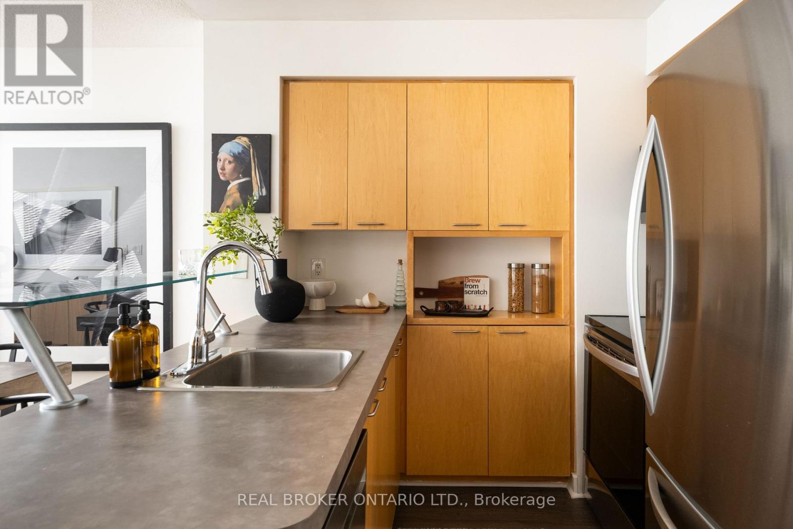 1416 - 255 Richmond Street E Property Photo 8