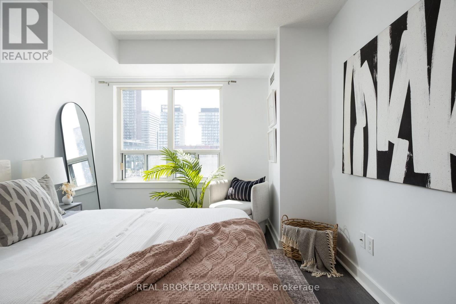 1416 - 255 Richmond Street E Property Photo 10