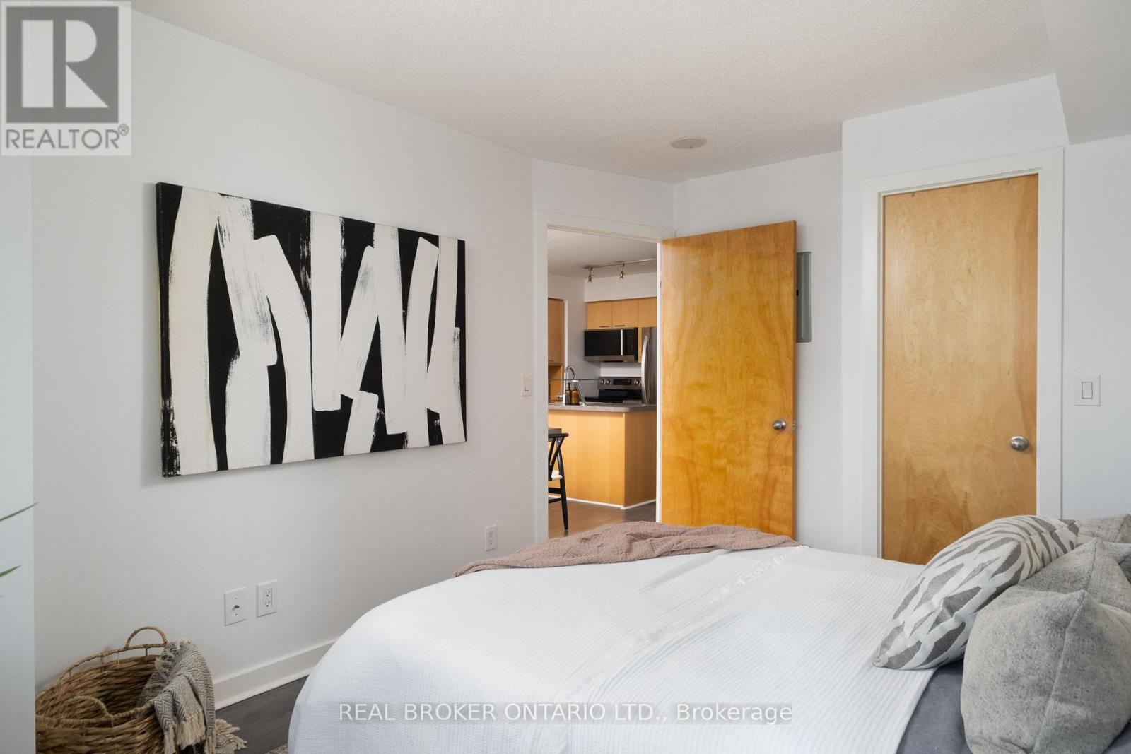 1416 - 255 Richmond Street E Property Photo 12