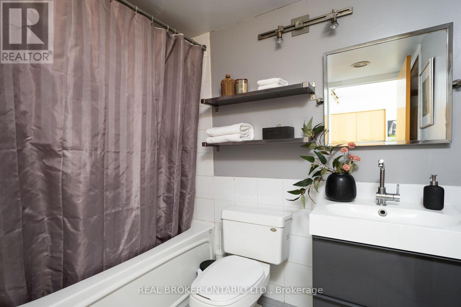 1416 - 255 Richmond Street E Property Photo 17