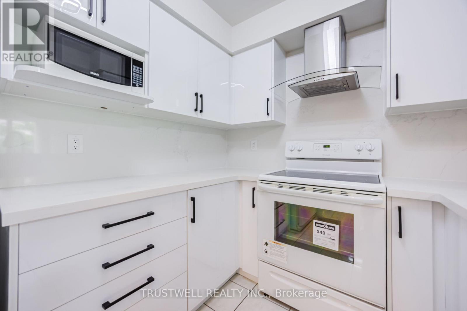 401 - 39 Pemberton Avenue Property Photo 12
