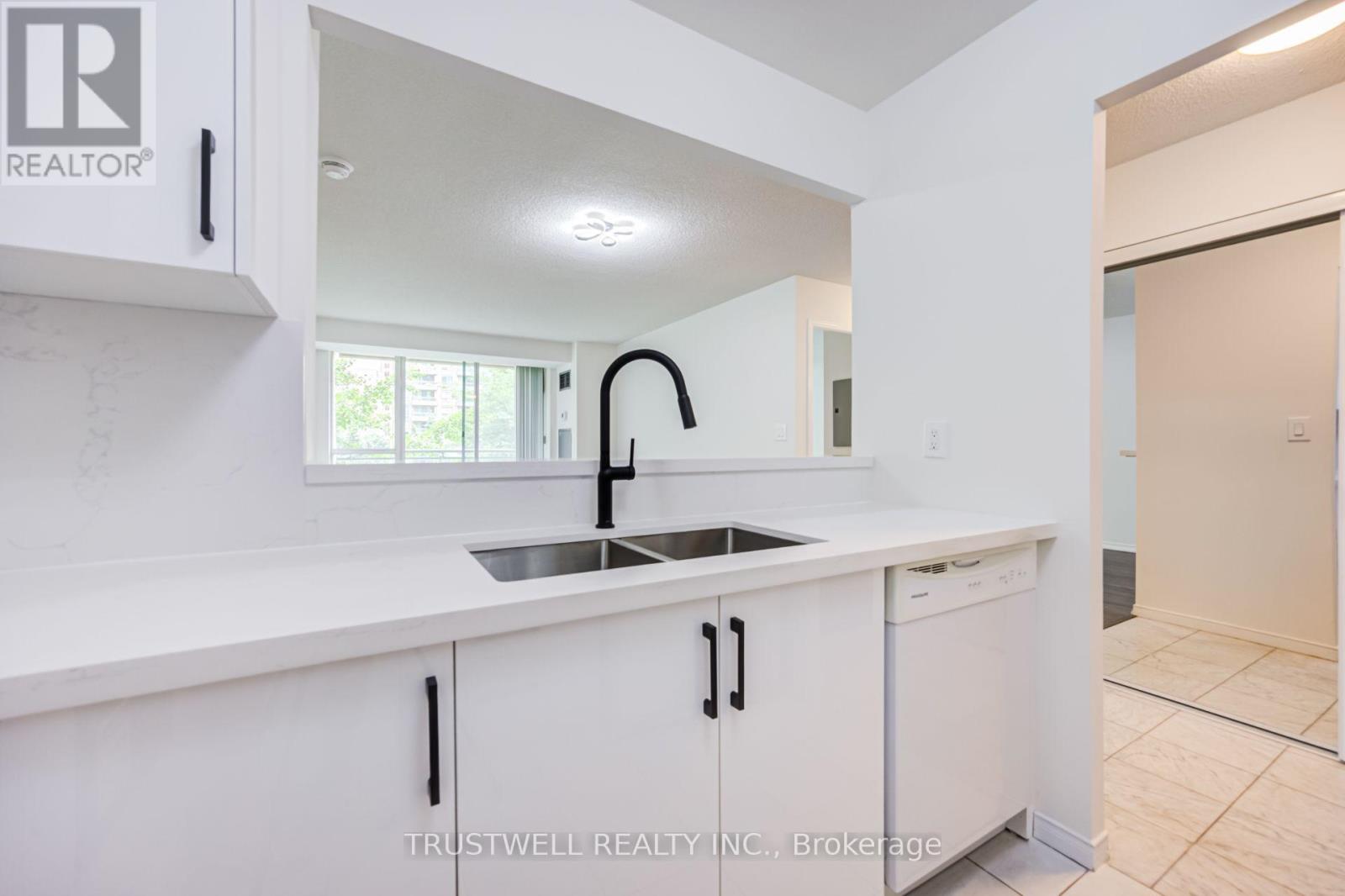 401 - 39 Pemberton Avenue Property Photo 13