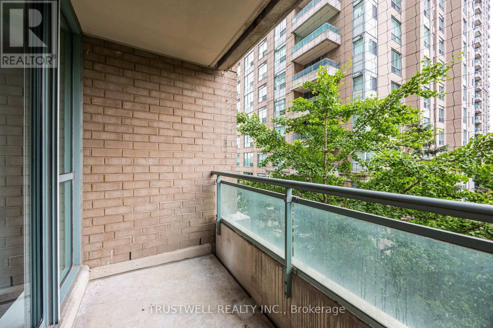401 - 39 Pemberton Avenue Property Photo 20