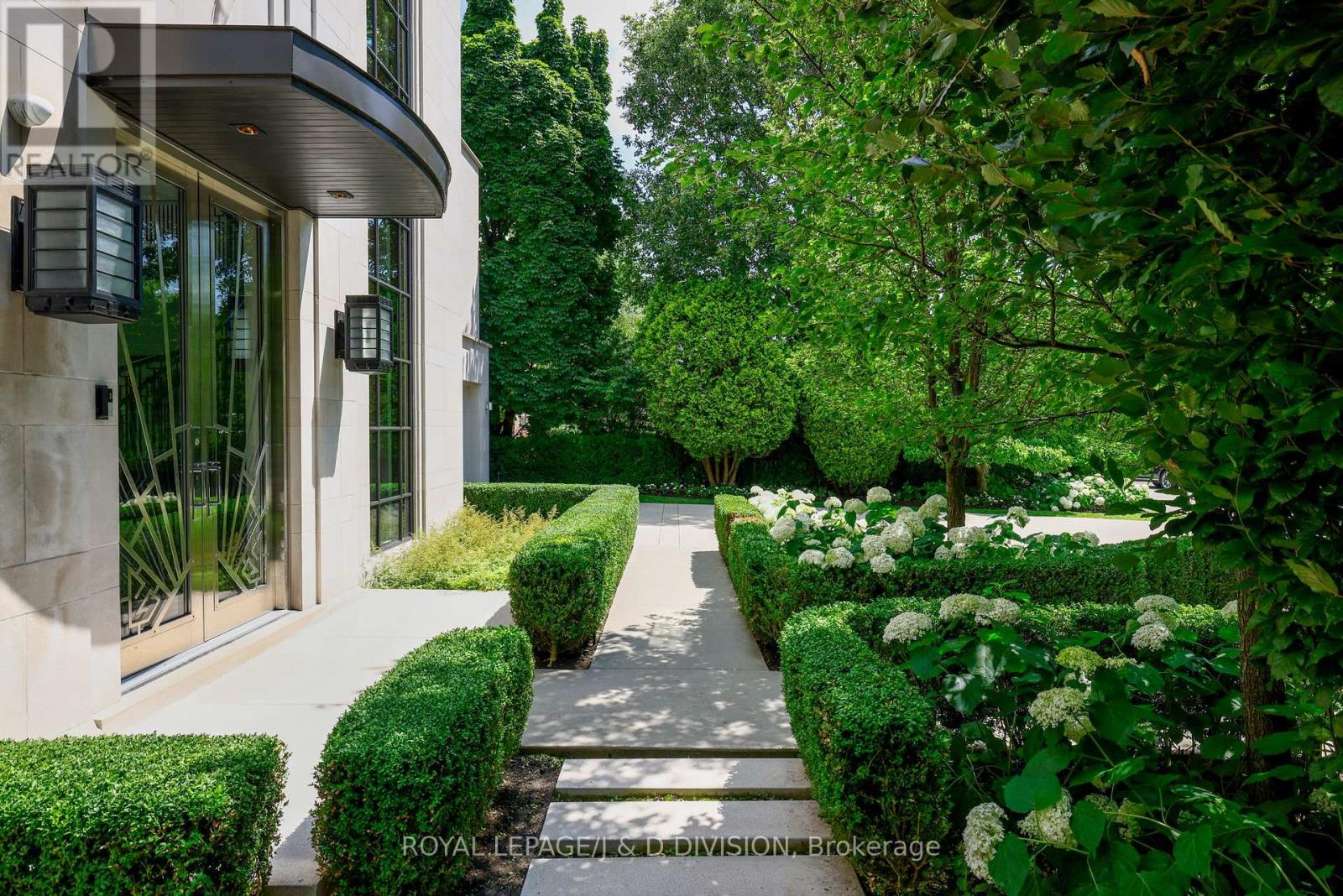 20 Forest Glen Crescent Property Photo 3