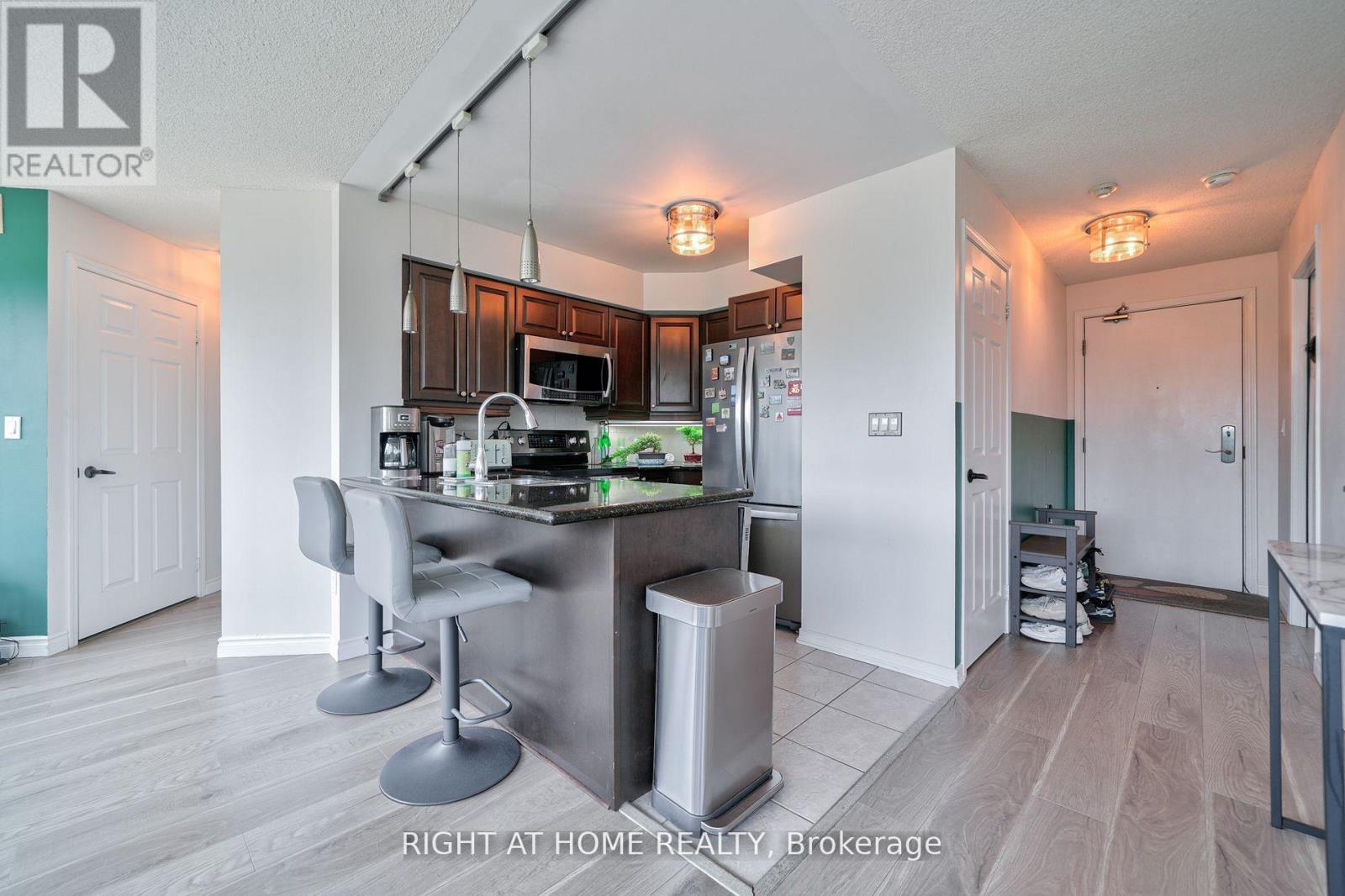813 - 18 Valley Woods Road Property Photo 6