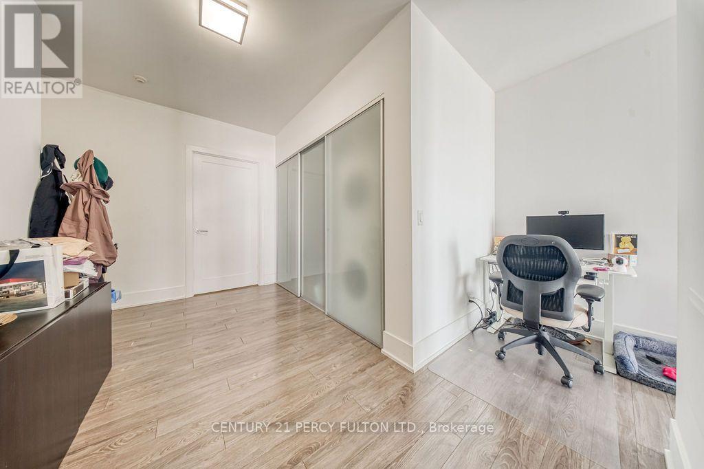 2811 - 300 Front Street W Property Photo 8