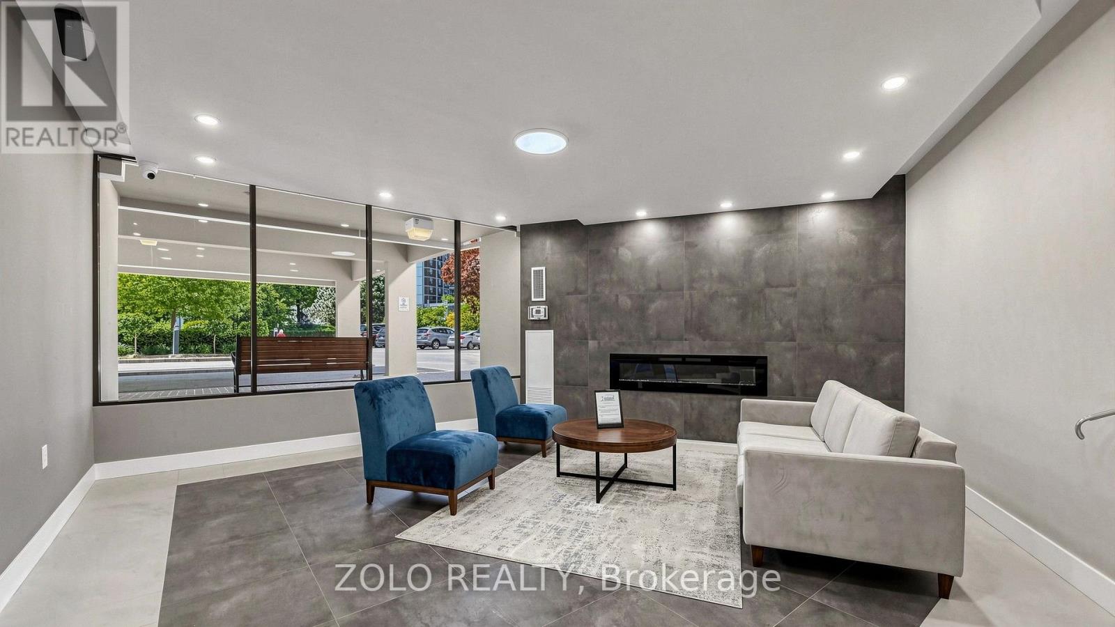 915 - 20 Edgecliff Golfway Property Photo 4