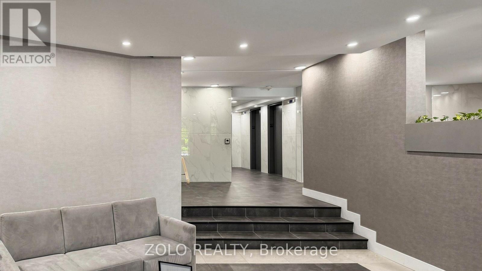 915 - 20 Edgecliff Golfway Property Photo 5