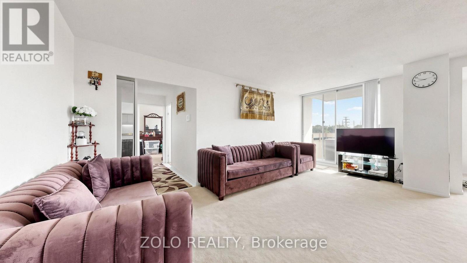 915 - 20 Edgecliff Golfway Property Photo 7