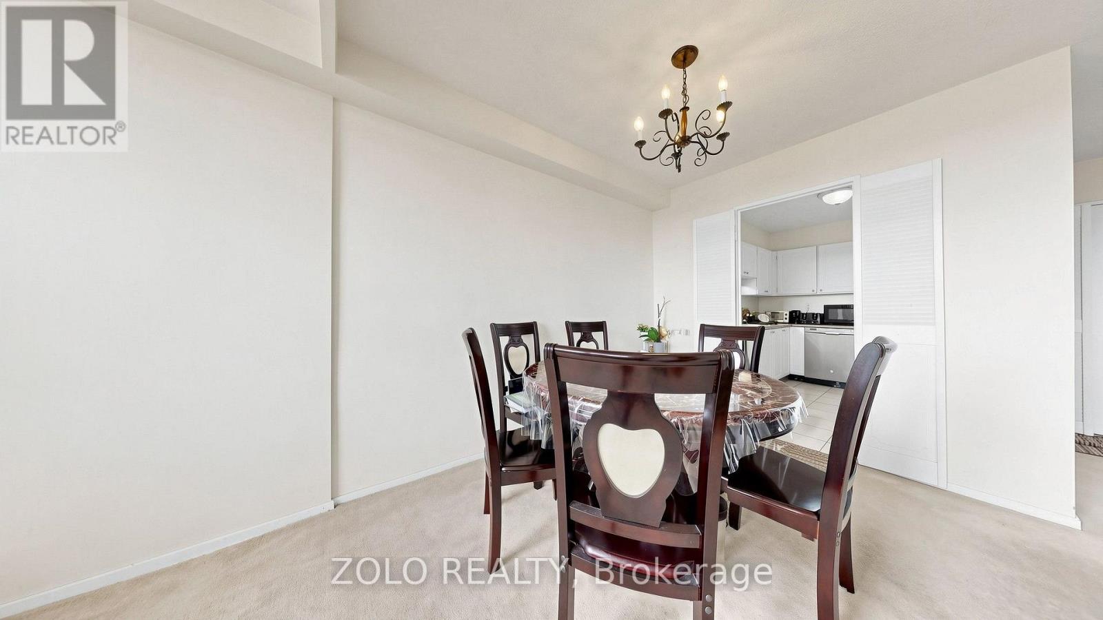915 - 20 Edgecliff Golfway Property Photo 10
