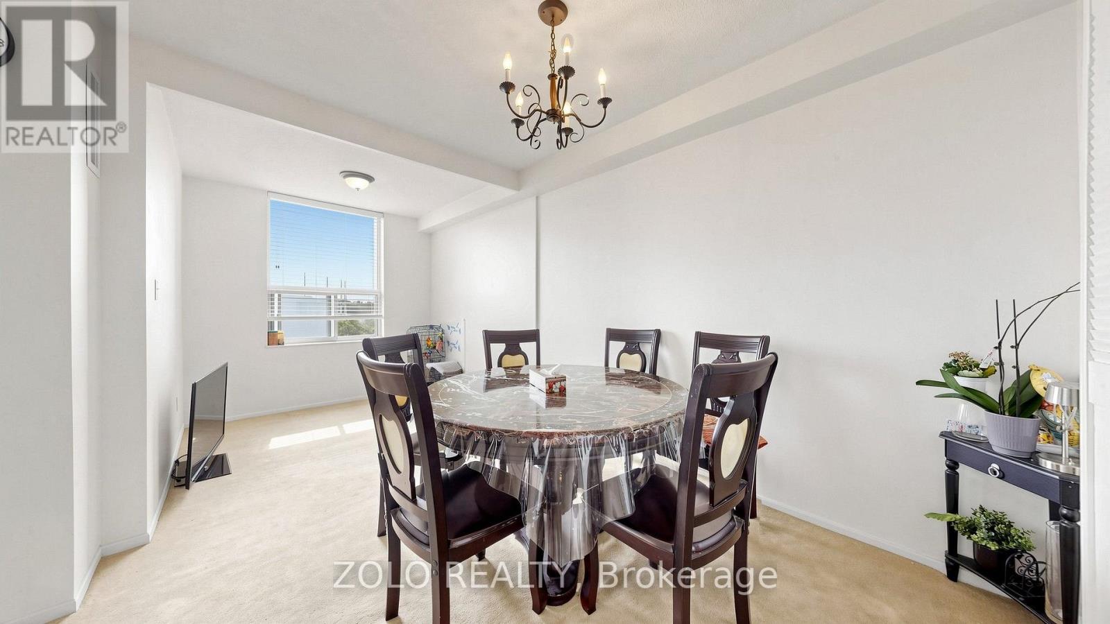 915 - 20 Edgecliff Golfway Property Photo 11