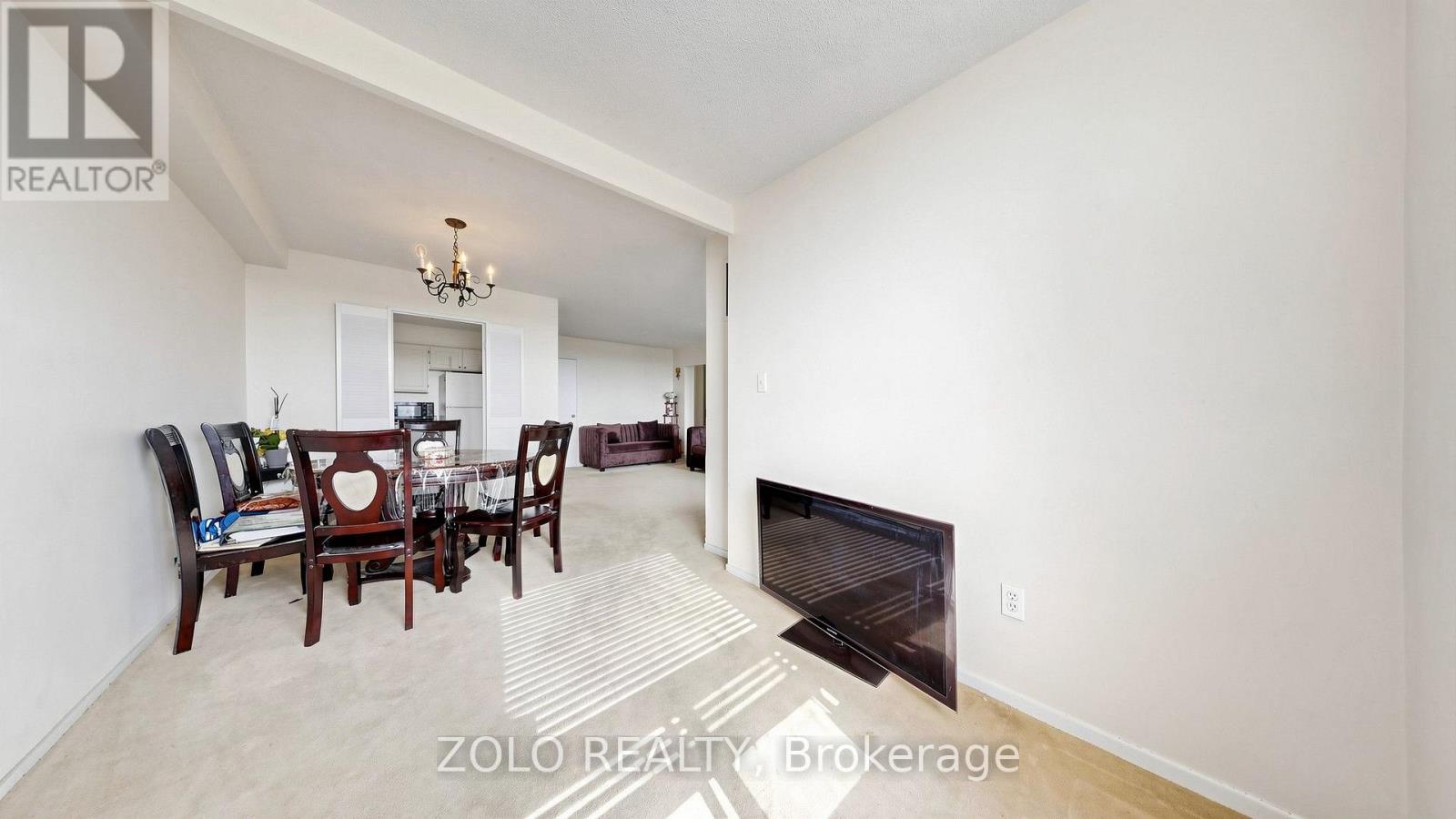 915 - 20 Edgecliff Golfway Property Photo 14