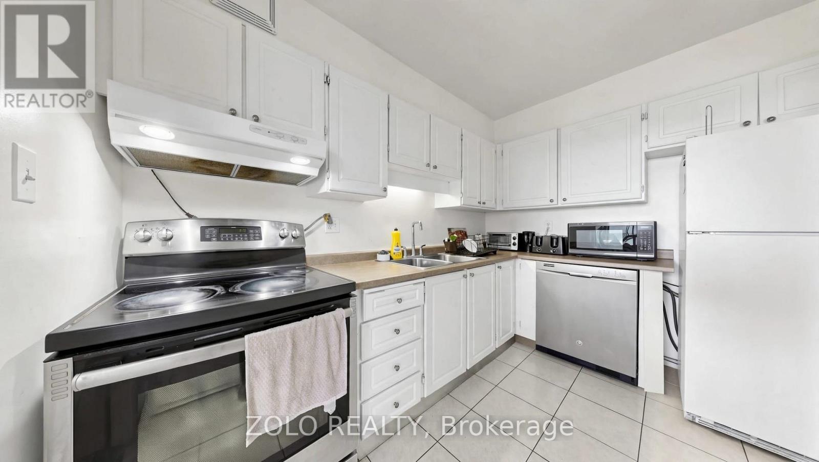 915 - 20 Edgecliff Golfway Property Photo 19