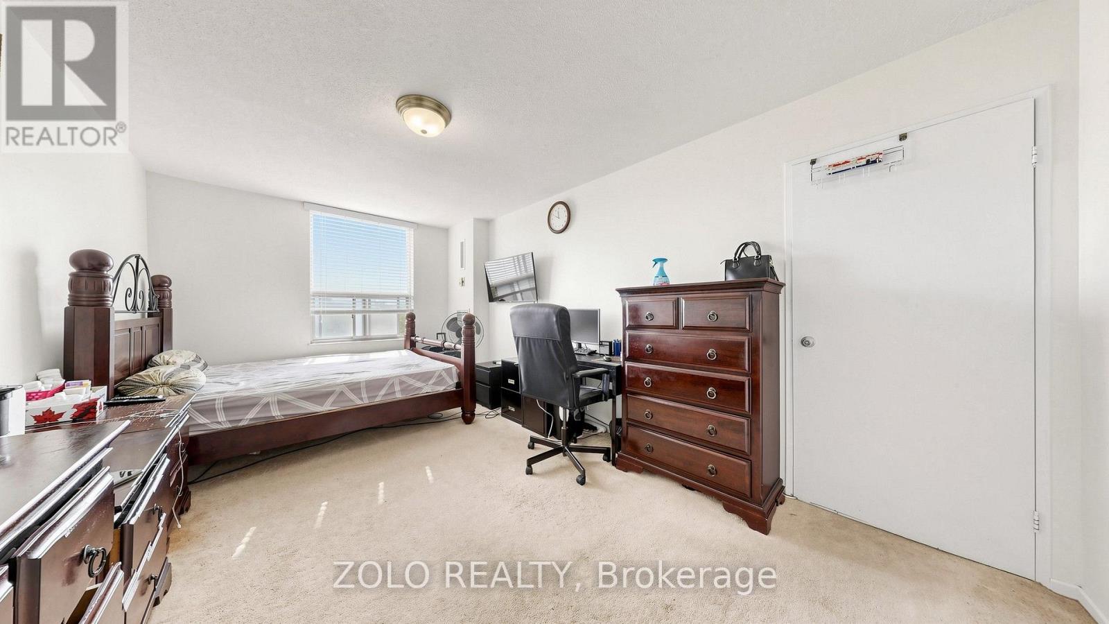 915 - 20 Edgecliff Golfway Property Photo 21