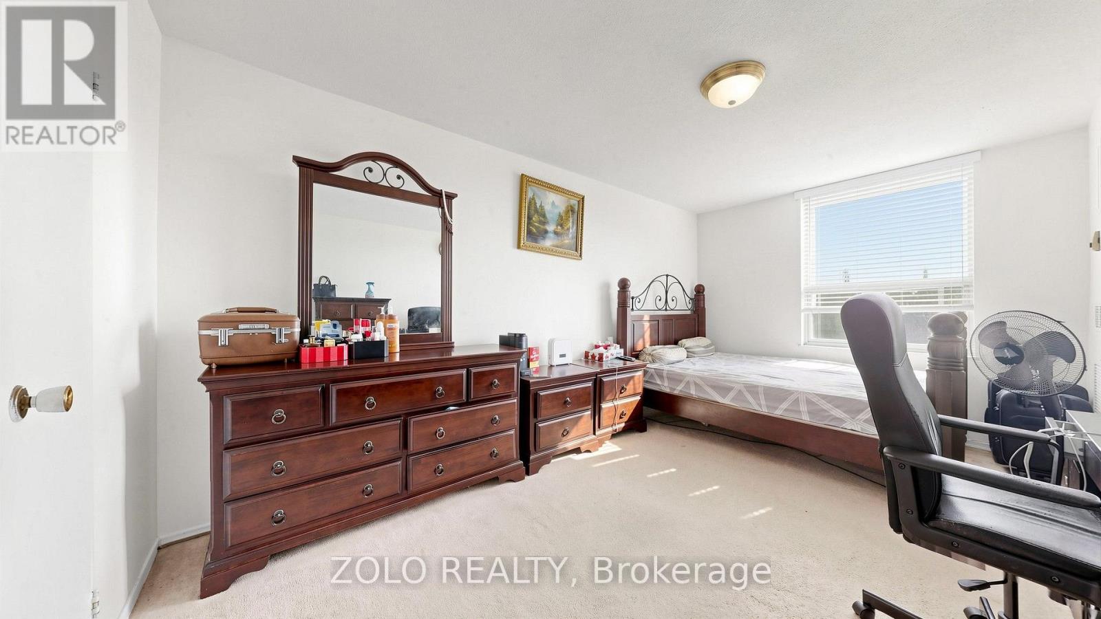 915 - 20 Edgecliff Golfway Property Photo 22