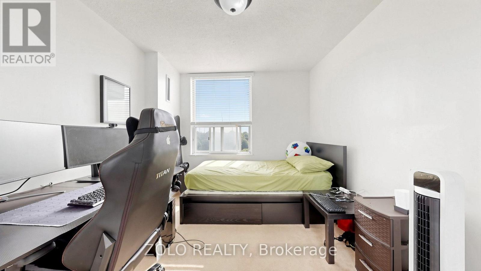 915 - 20 Edgecliff Golfway Property Photo 26