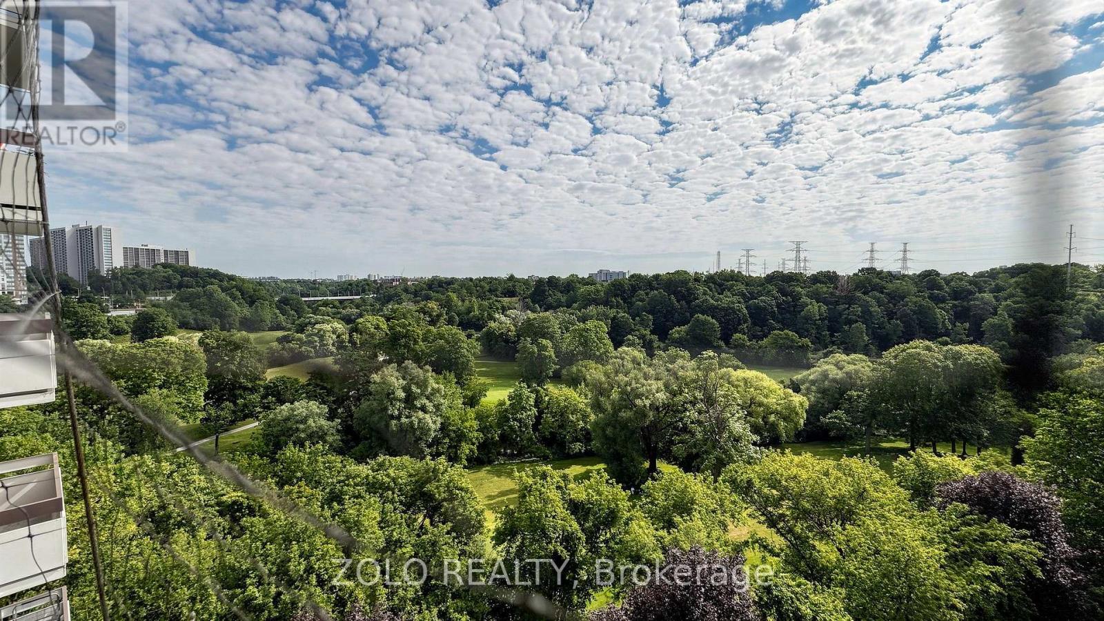 915 - 20 Edgecliff Golfway Property Photo 31