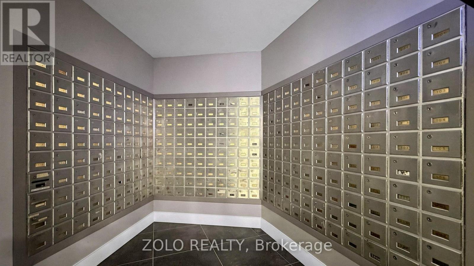 915 - 20 Edgecliff Golfway Property Photo 35