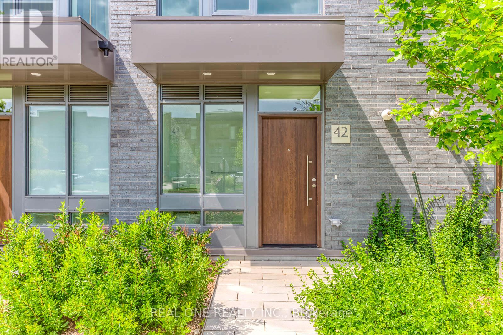 42 Sonic Way Property Photo 2