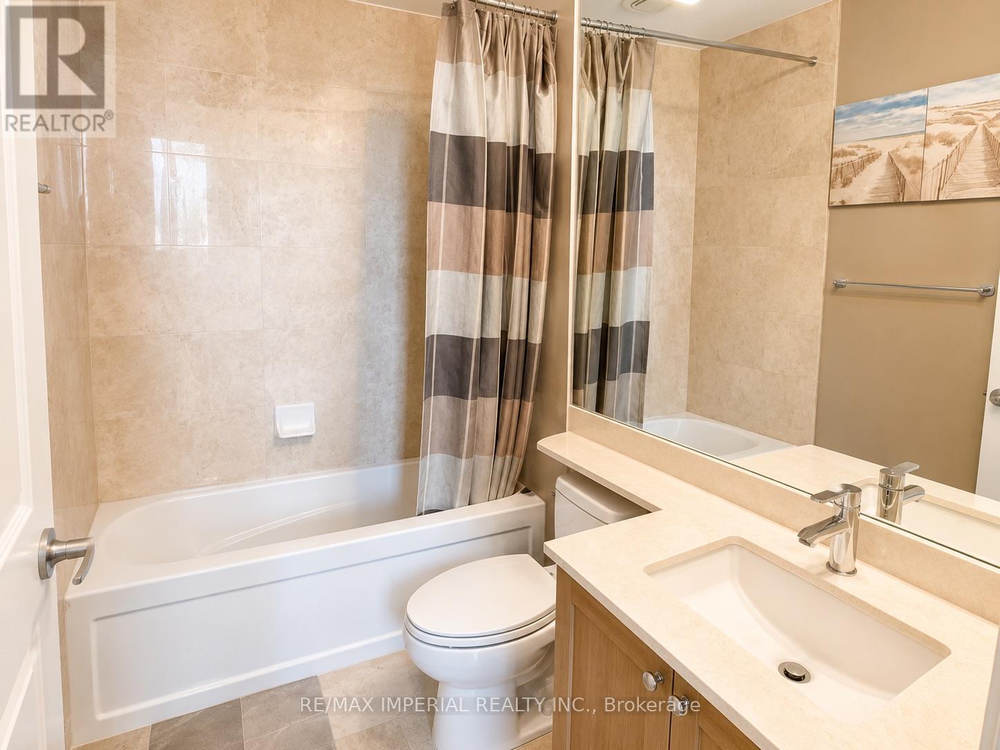 3304 - 761 Bay Street Property Photo 6