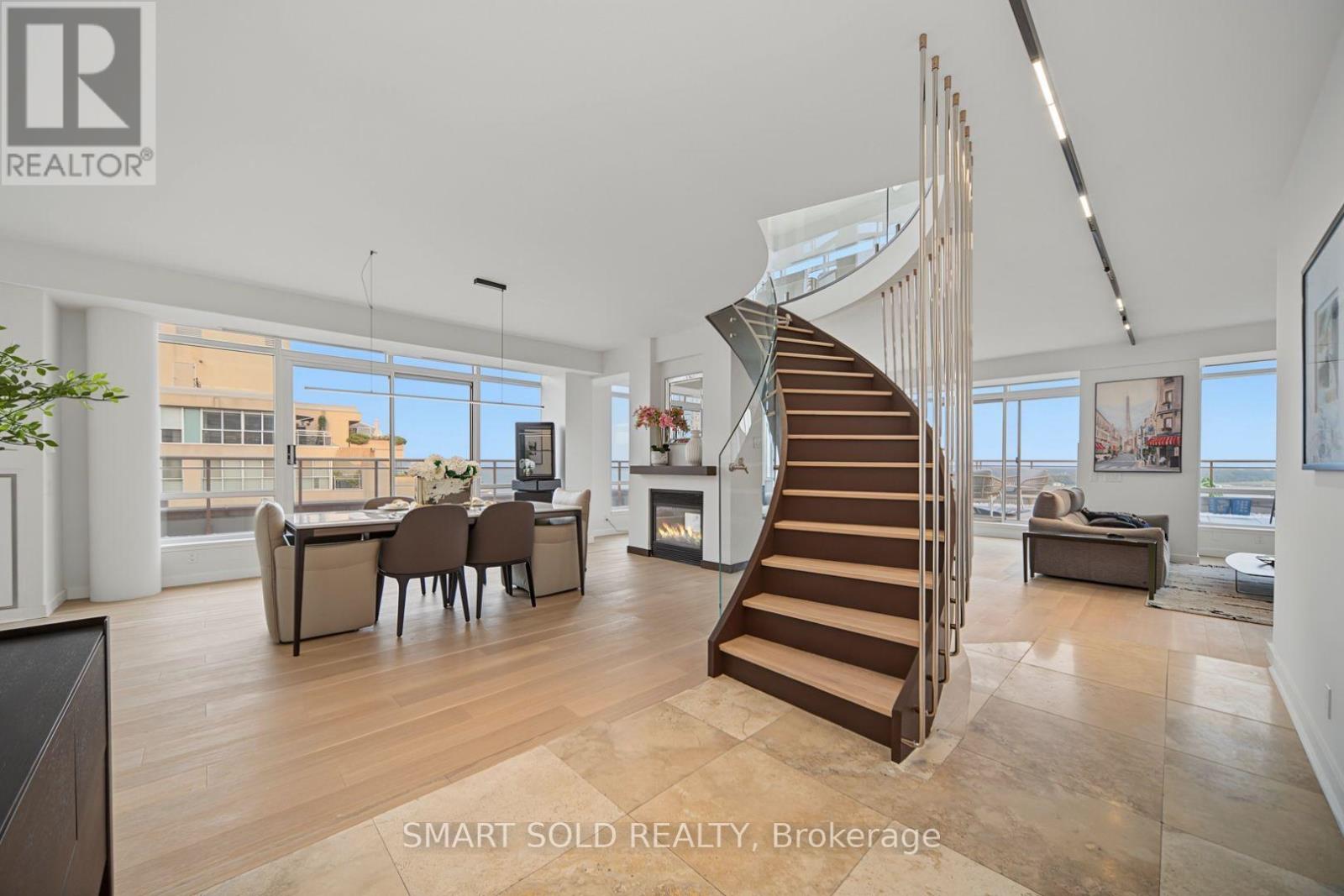 Ph01e - 500 Queens Quay W Property Photo 11