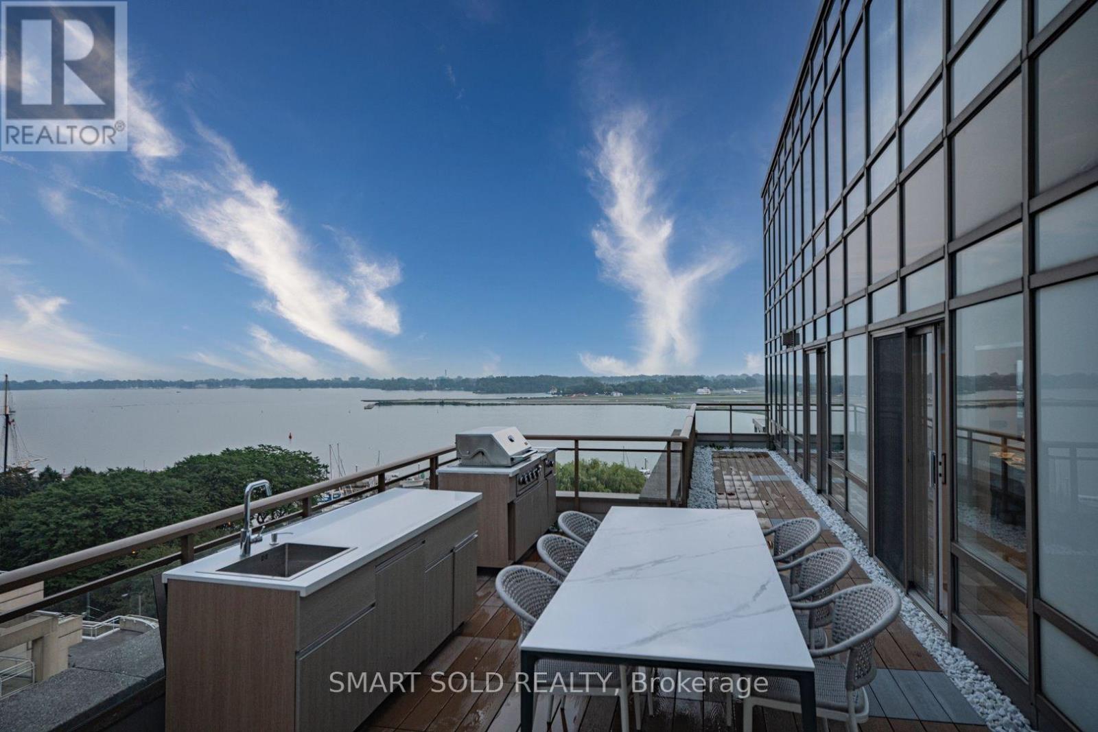 Ph01e - 500 Queens Quay W Property Photo 9