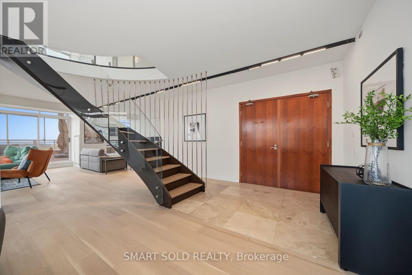 Ph01e - 500 Queens Quay W Property Photo 13