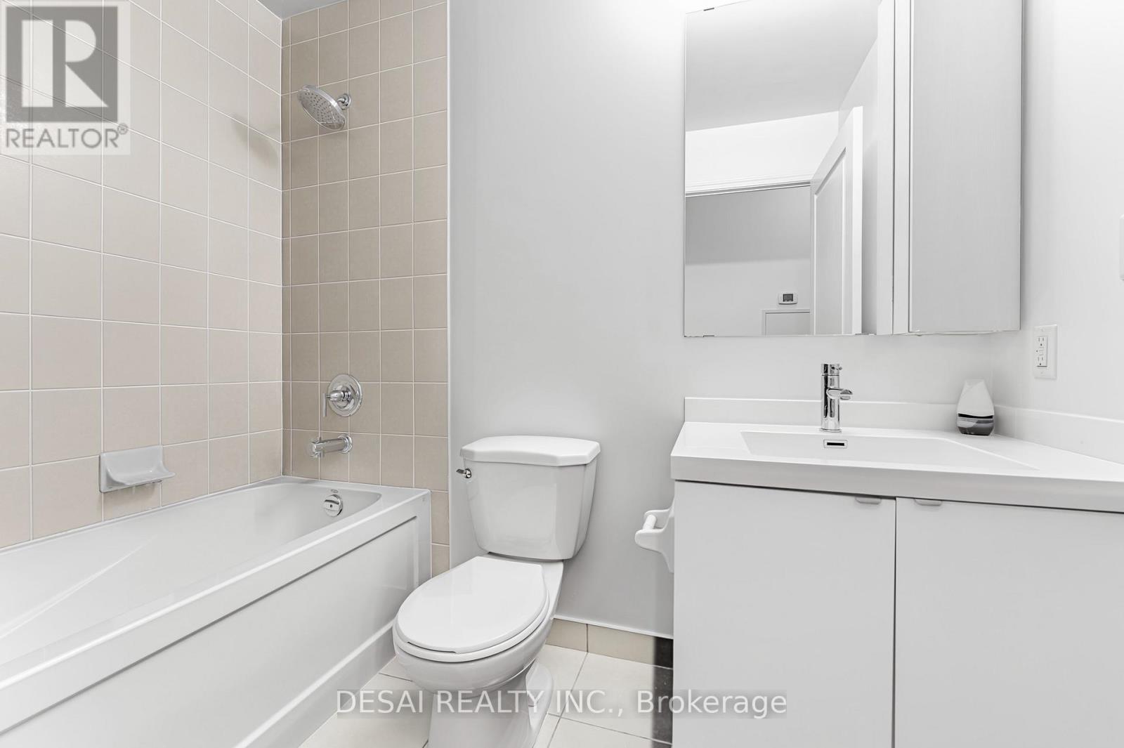 2321 - 352 Front Street W Property Photo 5