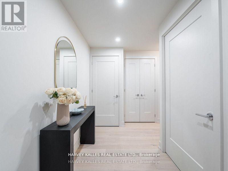 610 - 8 Manor Road W Property Photo 7