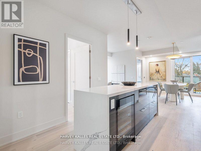 610 - 8 Manor Road W Property Photo 9