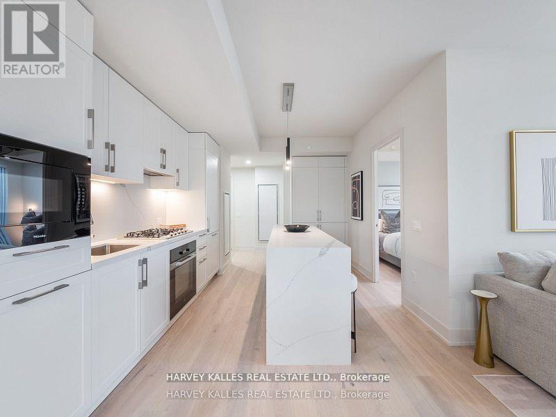 610 - 8 Manor Road W Property Photo 12