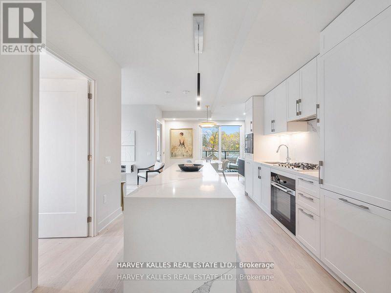610 - 8 Manor Road W Property Photo 17