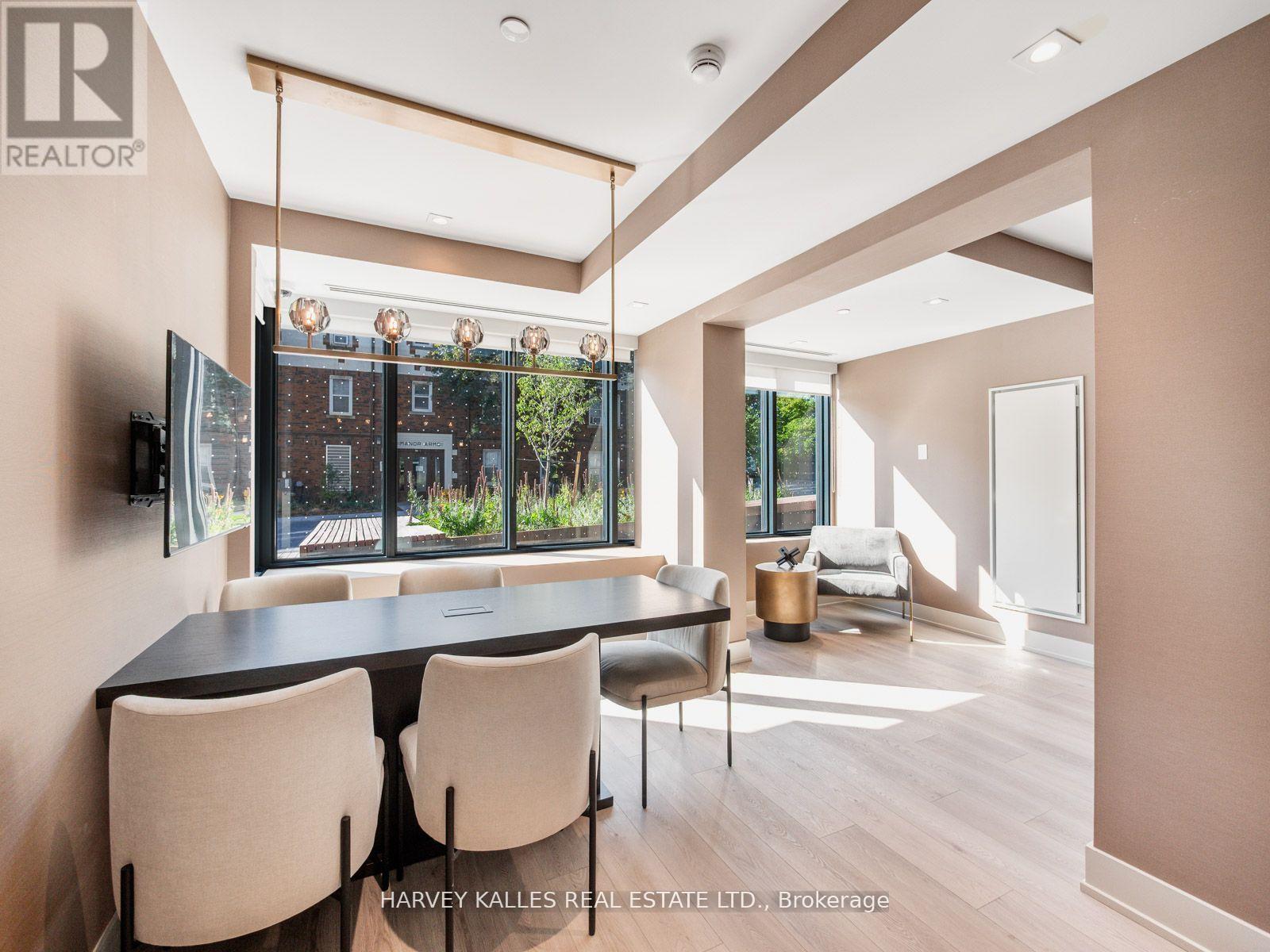 610 - 8 Manor Road W Property Photo 25