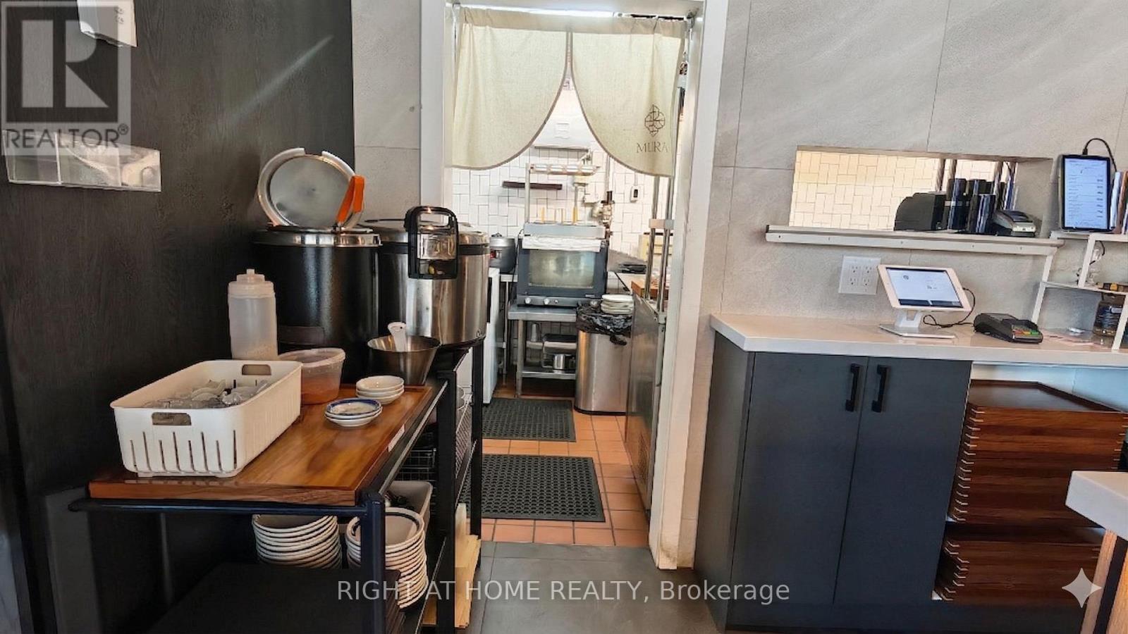 Upper - 6 Eglinton Avenue E Property Photo 6