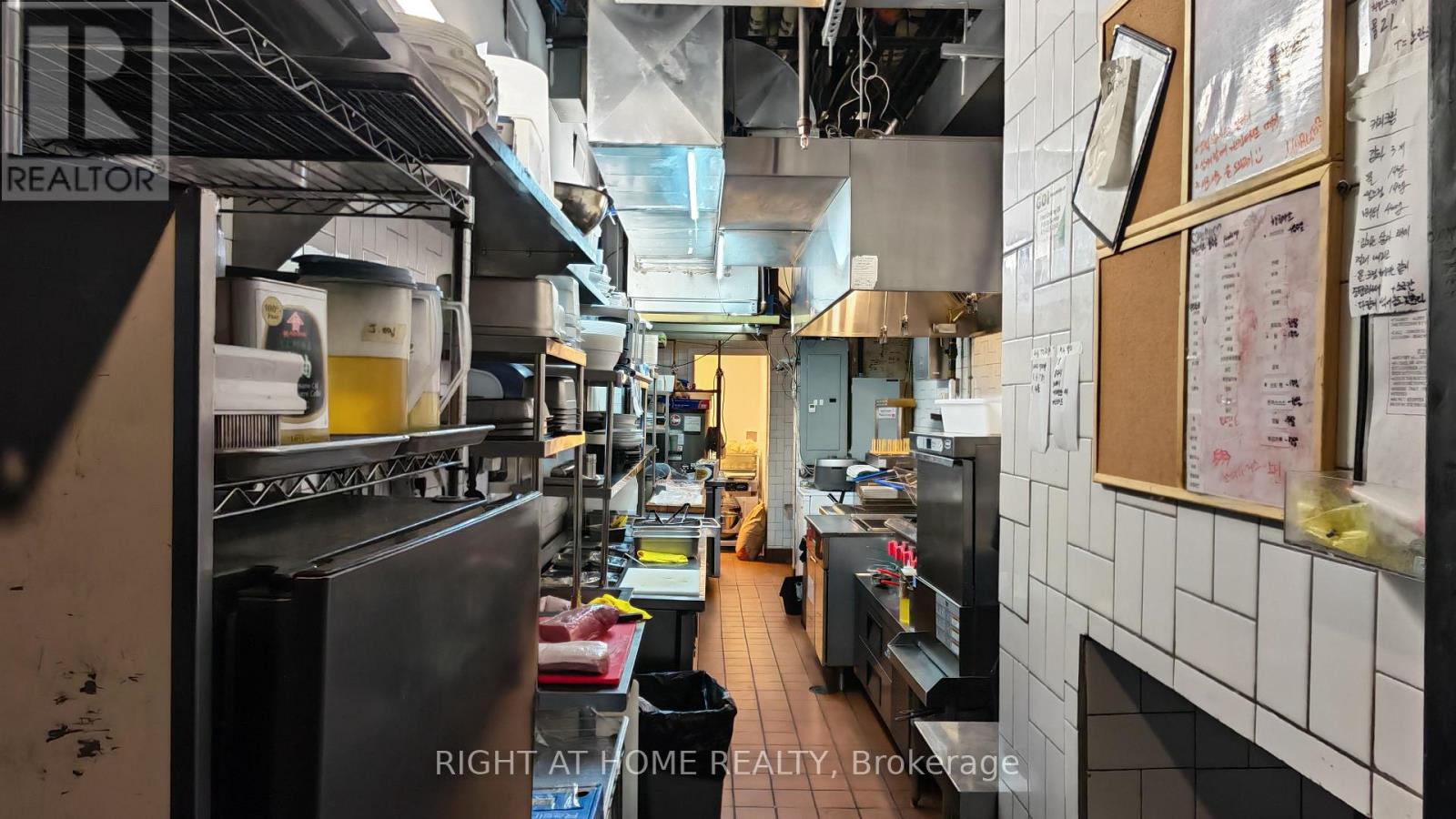 Upper - 6 Eglinton Avenue E Property Photo 7