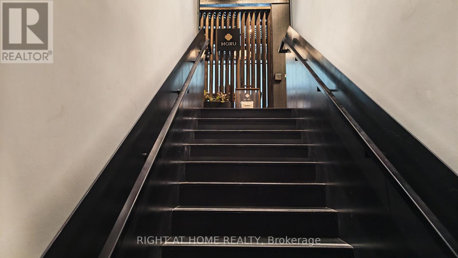 Upper - 6 Eglinton Avenue E Property Photo 10