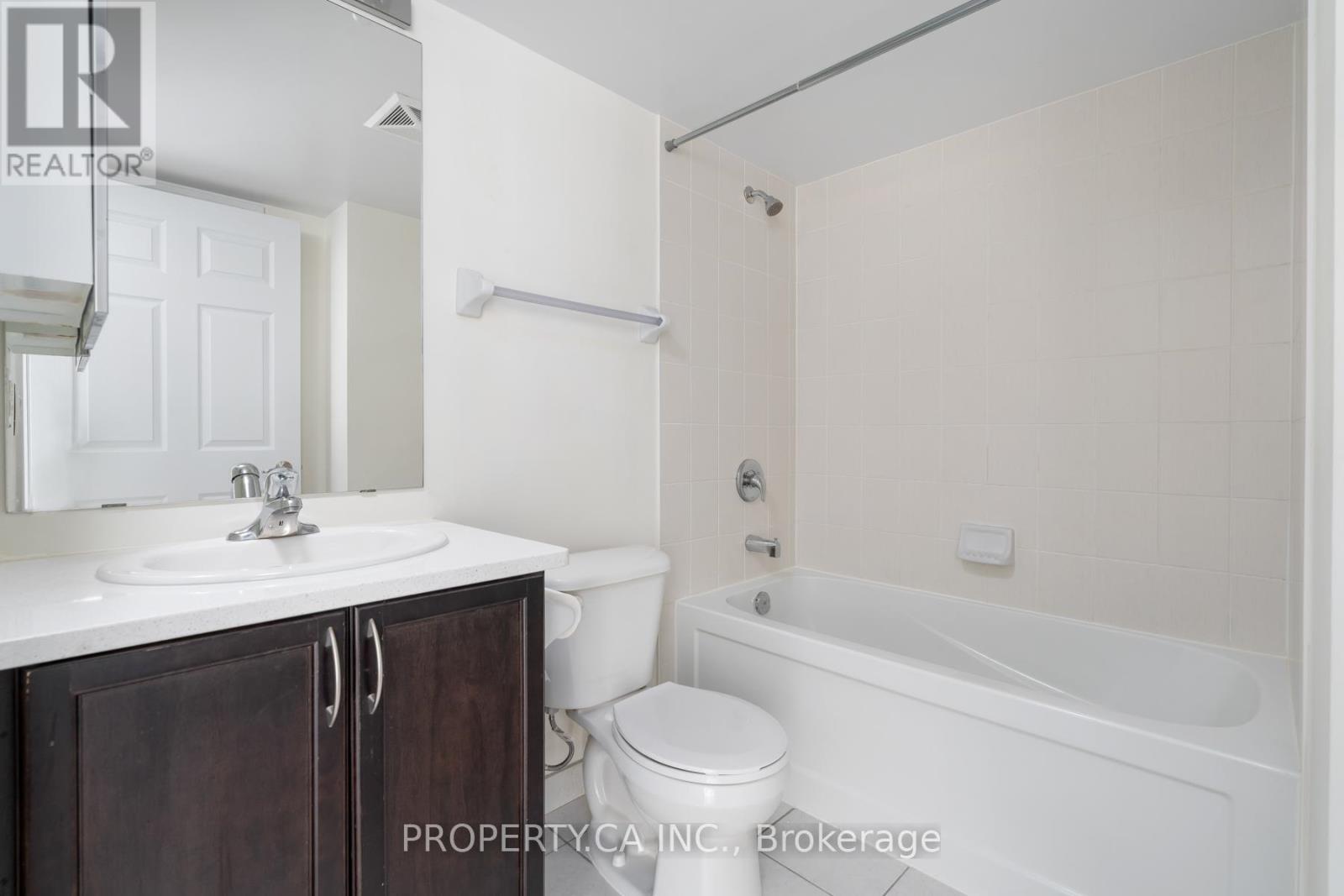 803 - 25 Lower Simcoe Street Property Photo 7