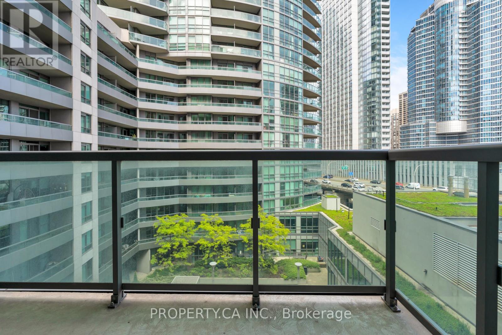 803 - 25 Lower Simcoe Street Property Photo 8