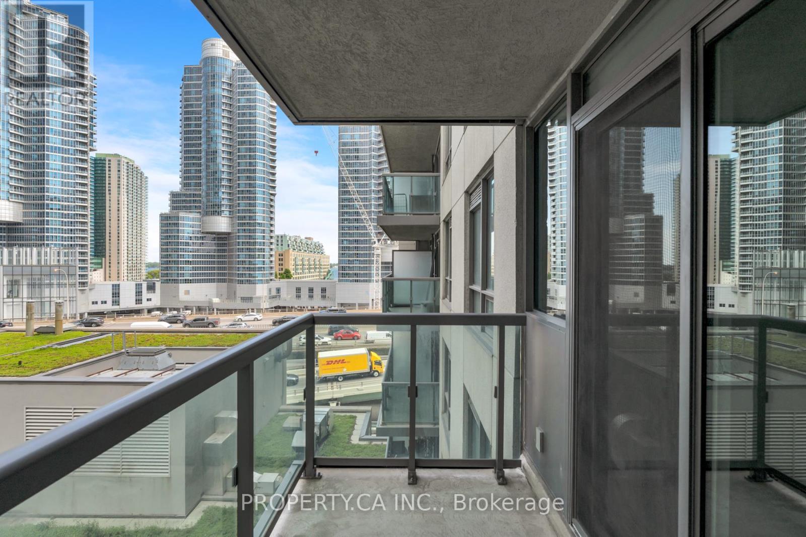 803 - 25 Lower Simcoe Street Property Photo 9