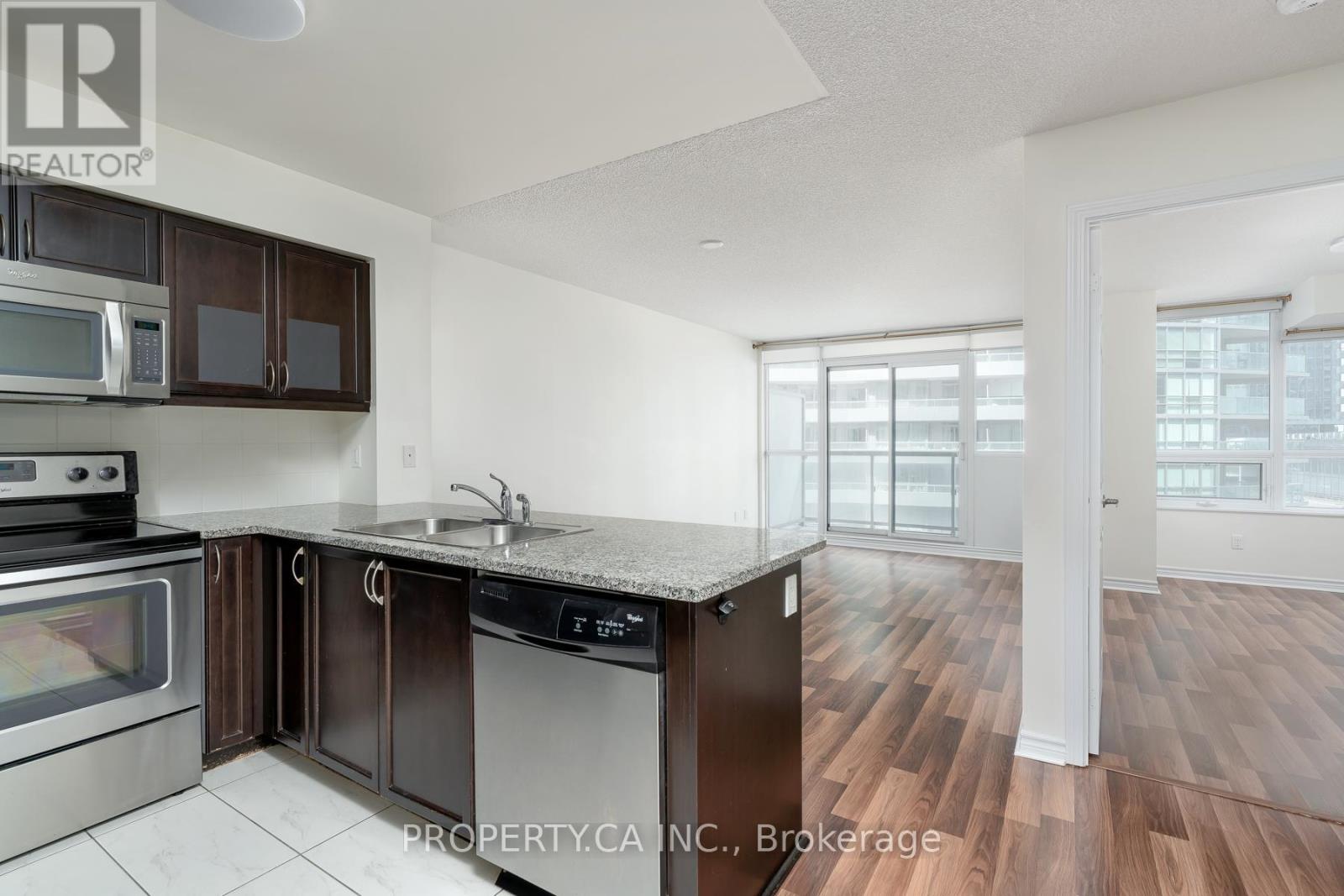 803 - 25 Lower Simcoe Street Property Photo 12