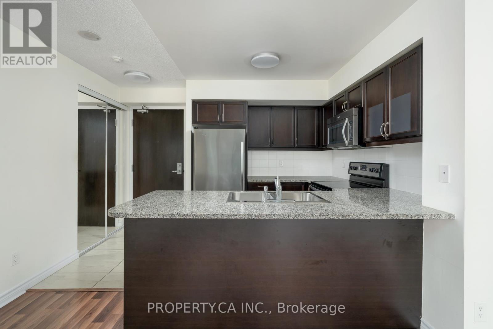 803 - 25 Lower Simcoe Street Property Photo 16