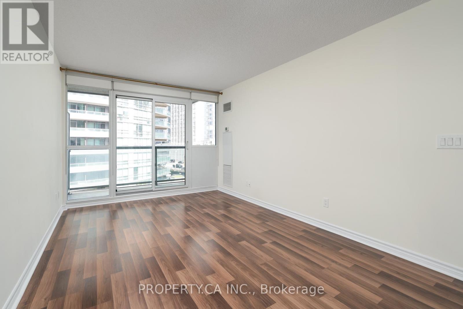 803 - 25 Lower Simcoe Street Property Photo 19