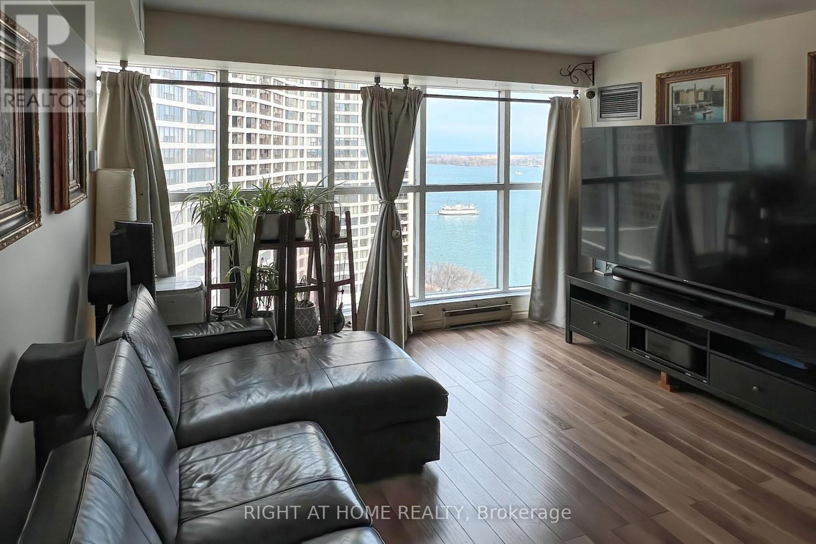 2306 - 77 Harbour Square Property Photo 4