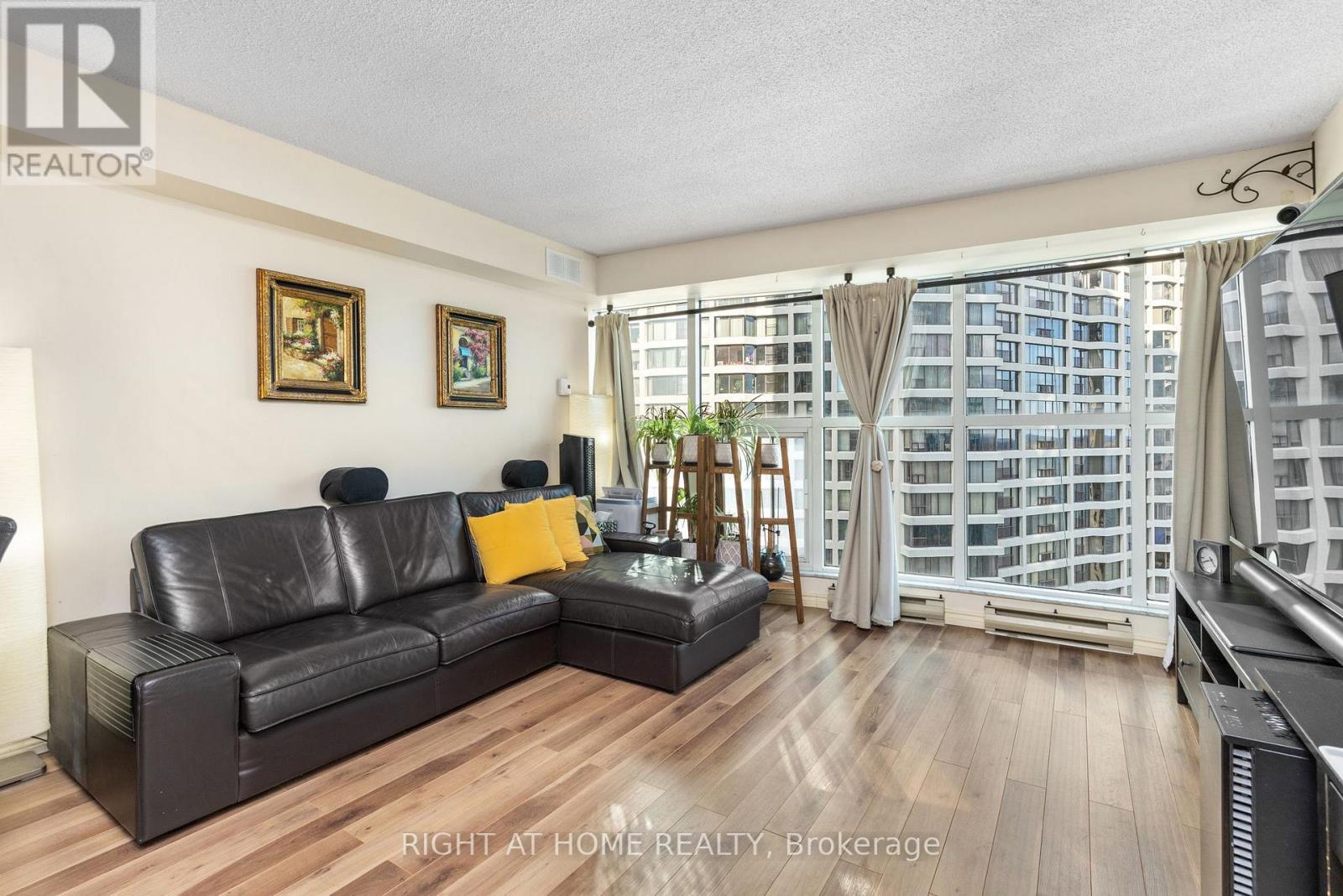 2306 - 77 Harbour Square Property Photo 6