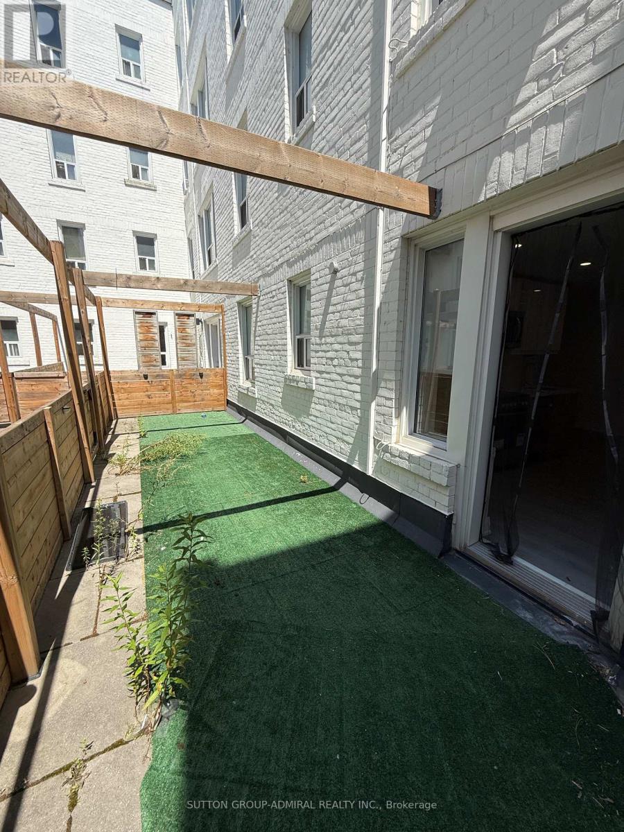104 - 699 Eglinton Avenue W Property Photo 8